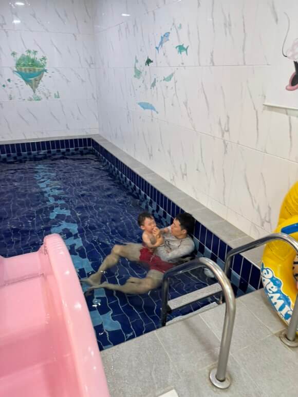 가평 쥬쥬키즈풀빌라 실내 수영장