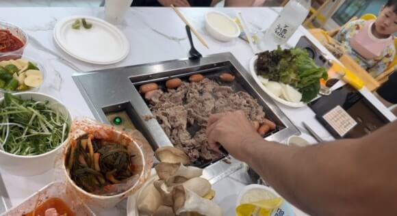 가평 쥬쥬키즈풀빌라 실내 바비큐 그릴